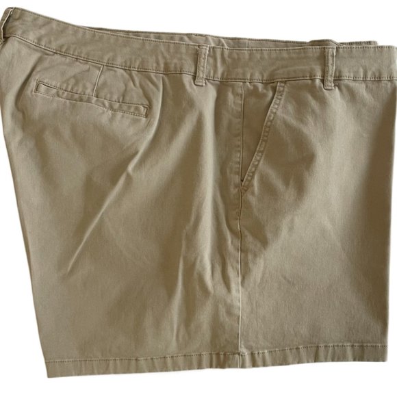 a.n.a. Women's Plus-Size 26 KHAKI 4.5" Mid Rise Flat-front Chino Short - Picture 3 of 13